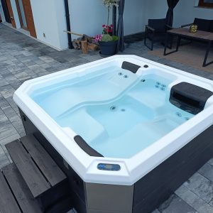 Ciubar Jacuzzi din Acryl cu incalzire electrica model LUX[ECHIPAT COMPLET]