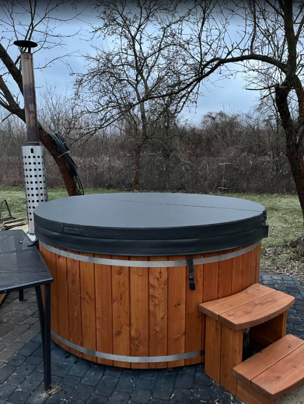 Ciubar Rotund D2m din Acryl cu soba exterioara [ECHIPAT]